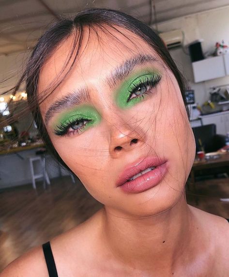 Make Up Color, Official Makeup, Bright Makeup, Summer Makeup Looks, Green Makeup, Green Eye, Basic Makeup, Colorful Eye Makeup, Green Eyeshadow