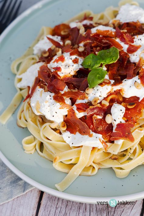 Pasta Burrata, Pasta Puttanesca, Pasta Night, Mama Mia, Fresh Pasta, Easy Healthy Dinners, Lunch Snacks, Dinner Time, Ingredients Recipes