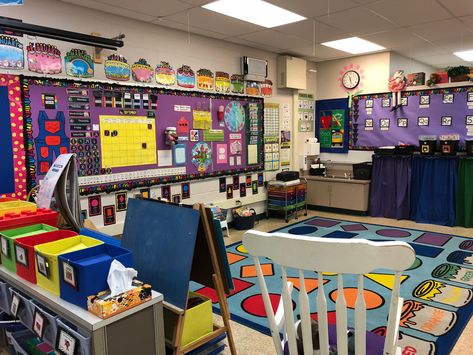 Kindergarten Carpet Area, Classroom Carpet Area, Classroom Carpet, Classroom Carpets, Classroom Elementary, Kindergarten Class, Classroom Library, Calming Colors, Elementary Classroom