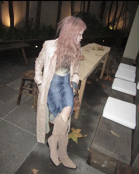 Reira Serizawa, Beige Hair, Chongqing, Outfit Goals, Girls In Love, Mixing Prints, Casual Fits, Look Cool, Pink Hair