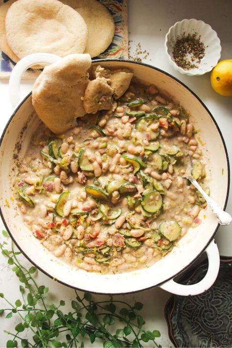 Creamy One Pot Lemony Leek & Zucchini Butter Beans Zucchini Butter, Leek Recipes, Easy Meals For College Students, Fast Easy Meals, Butter Beans, Just Cooking, Crispy Bacon, Bean Recipes, White Beans