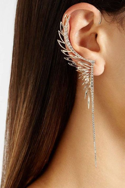 #Wings Winged ear cuff. I am not actually a fan of the long dangly earrings but I like this one. Ear Cuffs, Dangly Earrings, Fantasy Jewelry, Girly Jewelry, Ear Jewelry, Bling Bling, Cute Jewelry, Earings Piercings, Body Jewelry