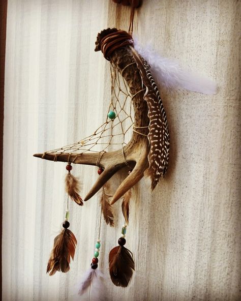 Antler Dream Catcher Norse Dream Catcher, Antler Dream Catcher Diy, Deer Antler Dream Catcher Diy, Antler Dreamcatcher, Deer Antlers Diy, Deer Antler Dream Catcher, Animal Bone Art, Dream Catcher Crafts, Antler Dream Catcher