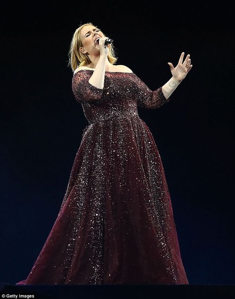 Adele Adele Birthday, Adele Pictures, Adele Style, Adele Photos, Adele Concert, Man Posing, Carnival Outfit, Adele Dress, Laura Vandervoort