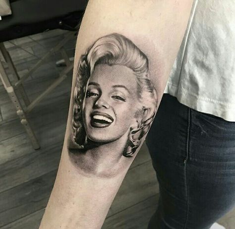 Marilyn Monroe Portrait Tattoo, Marilyn Monroe Artwork Vintage, Marylin Monroe Tattoos, Marlyne Monro Tatoos Ideas, Merlin Monroe Tattoo, Marilyn Monroe Tattoos, Marylin Monroe Tattoo Ideas, Marilyn Monroe Tattoo Ideas, Monroe Tattoo