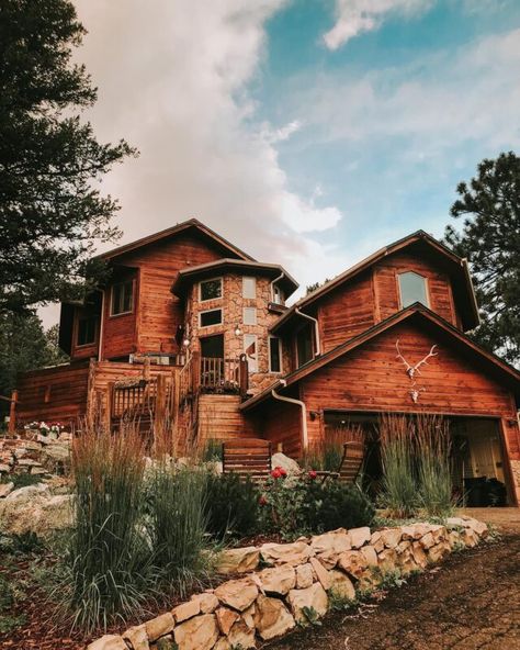 Colorado Mountain Homes, Mountain View Weddings, Cabin Vibes, Colorado Cabins, Evergreen Colorado, Colorado House, Mountain Hotel, Honey Moon, Rocky Mountain Wedding