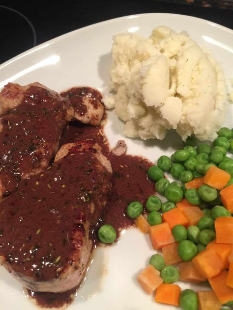 Pork Tenderloin With Red Wine Sauce, Pork Tenderloin Red Wine Sauce, Red Wine Pork Tenderloin, Red Wine Sauce For Pork, Wine Sauce For Pork, Super Easy Peach Cobbler Recipe, Red Wine Jus Recipe, Sauce For Pork Tenderloin, Summer Breakfast Recipes