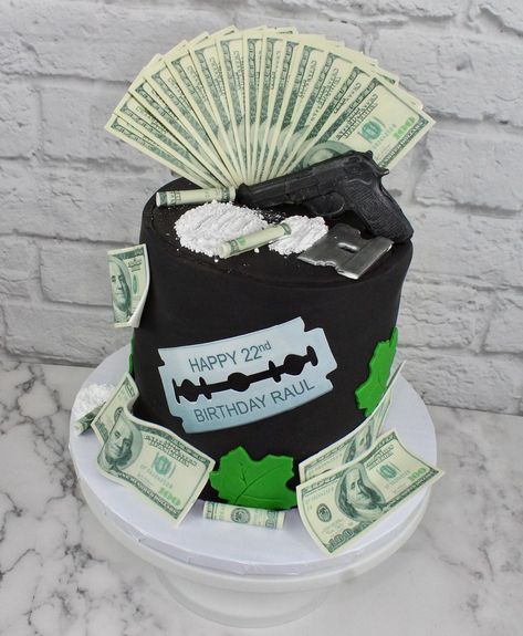 Hughes Delights✨ on Instagram: “Narcos themed cake✨ . . . . . . . #cakesofinstagram #cakedecorating #cakestagram #cake #cakes #cakescakescakes #narcos #moneycake #money…” Narco Theme Party Decorations, Narcos Theme Party, Buchón Party, Beer Bottle Cake, Crazy Birthday Cakes, Money Birthday Cake, Money Cakes, Casino Birthday Party, Birthday Cake Roses