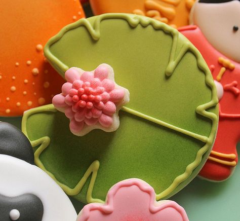 Lily Pad | Flickr - Photo Sharing! Lily Pad Cookies, Tiana Party, Royal Icing Sugar, Wedding 2025, Snack Plate, Icing Cookies, Fun Cookies, Royal Icing Cookies, Lily Pads