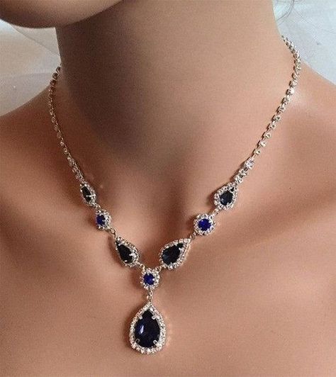 قلادات متدلية, Bridal Jewelry Vintage, Fotografi Vintage, Expensive Jewelry Luxury, Crystal Jewelry Sets, Tiffany Jewelry, Coron, Bridesmaid Jewelry Sets, Women Necklace