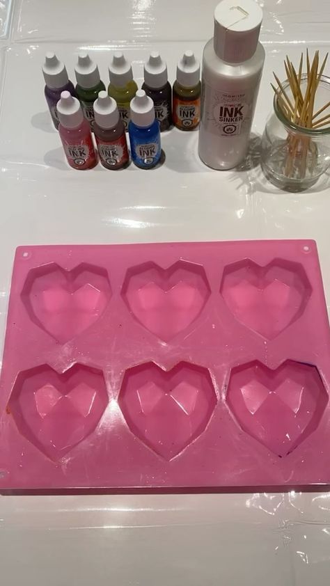 art_resin on Instagram: 💕Check out these cute geometric hearts that Tara made using resin and alcohol inks! Her and her kids are going to turn them into magnets 😊💕… Using Resin, Geometric Heart, Resin Craft, Art Resin, Alcohol Inks, Alcohol Ink, Resin Crafts, Resin Art, Epoxy Resin