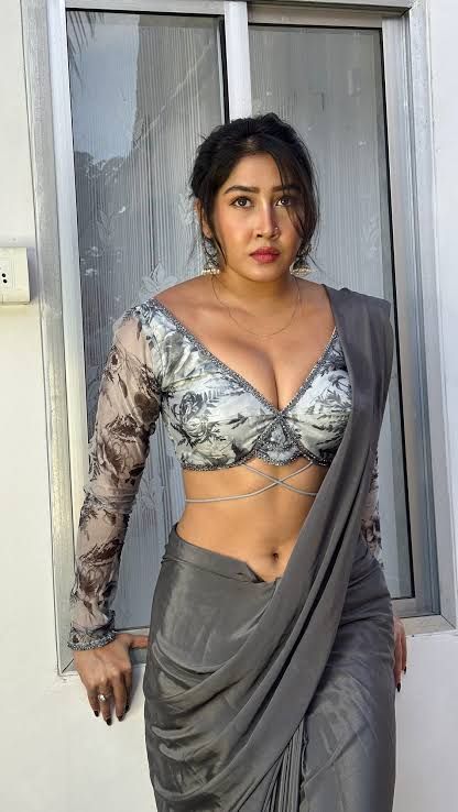 Sofia Ansari, Trendy Outfit Inspo, Grey Saree, Hot Women Dress, Beautiful Dresses Short, Saree Models, Disco Outfit, Stylish Sarees, Trendy Outfit