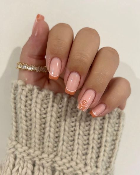 French Tip Ideas With Design, Gingerbread French Tip Nails, French Tip Nails With Design Christmas, Pink Christmas Acrylics, Ginger Bread Nail Designs, Short French Christmas Nails, Autumn Biab Nails Short, French Tip Autumn Nails, Nails For Gingers