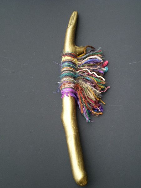 Diy Talking Stick, Talking Stick Diy, Diy Walking Stick Ideas, Decorated Walking Sticks, Talking Stick Ideas, Teaching Respect, Talking Sticks, Spirit Sticks, Wrapped Sticks