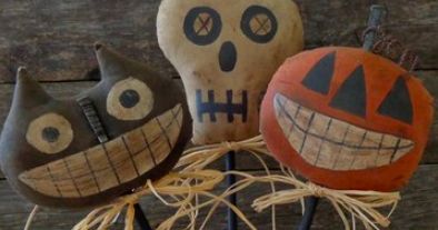 It's time for another craft night with the girls.  This time we're making Halloween Pokes.  Here are just a few from Pinterest we're using... Primitive Halloween Crafts, Primitive Halloween Decor, Halloween Folk Art, Halloween Sewing, Black Kitty, Primitive Halloween, Etsy Ideas, Fall Halloween Crafts, Halloween Doll