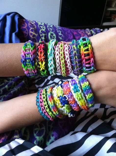 Rainbow loom braclets!!!!! Rainbow Loom Nostalgia, Bands Aesthetic, Loom Bands Designs, Crazy Loom, Rain Bow, Zumba Outfit, Rainbow Loom Designs, Loom Designs, Band Bracelets