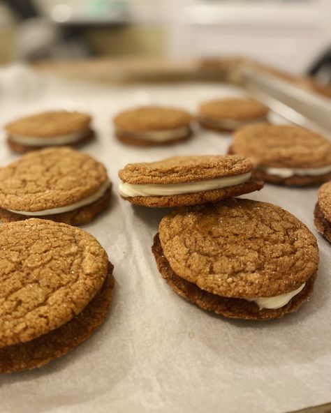 Pumpkin Spice Cookie Sandwiches, Pumpkin Sandwich Cookies, Pumpkin Sandwich, Oatmeal Sandwich Cookies, Cream Sandwich Cookies, Oatmeal Biscuits, Sandwich Cookies Filling, Oatmeal Creme Pie, Butter Cream Cheese Frosting