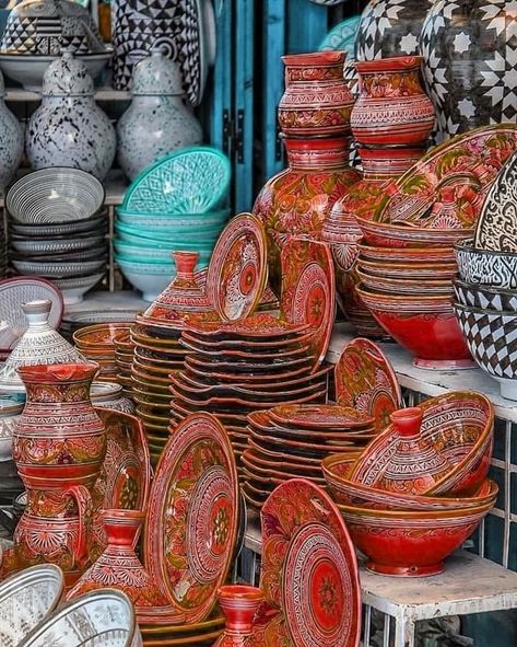 artesania marroqui African Continent, Patricia Urquiola, Ivory Coast, Zambia, Ceramic Plates, Mozambique, Plates And Bowls, Ethiopia, Tanzania