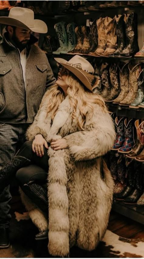 Texas Outfits, Cowgirl Era, Cowgirl Vibes, Fur Outfit, Fur Coat Outfit, Coyote Fur, Mob Wives, Mob Wife, Cowboy Outfits