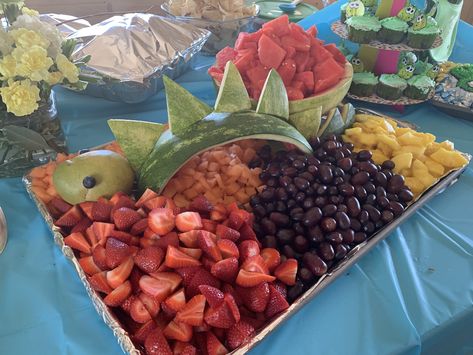 Dinosaur Finger Foods, Dinosaur Sprinkle Party, Healthy Dinosaur Party Food, Dino Bday Party Food Ideas, Dinosaur Theme Party Decorations Birthday Ideas, Dinosaur Meat And Cheese Tray, Dino Watermelon Carving, Sweet 16 Dinosaur Party, Dinosaur Fruit Tray Ideas