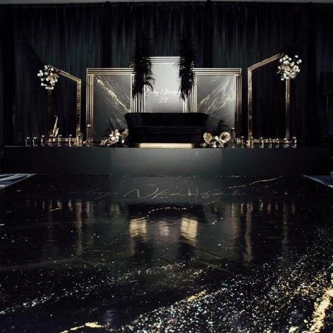 Wedding Backdrop Design Black, Black Dancefloor Wedding, Gatsby Wedding Theme Decoration, Black And Gold Event Theme, Black And White Sangeet Decor, Non Traditional Reception Ideas, Black Wedding Stage, Black And Gold Event Decor, Black Wedding Backdrop