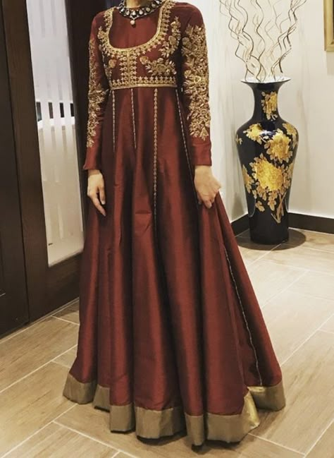 Long Frock Designs For Women, Indian Long Frocks, Long Frocks Indian Designer Dresses, Long Frocks Indian, Frock Designs For Women, Indian Designer Dresses, Long Frock Designs, Shadi Dresses, Pakistani Formal Dresses