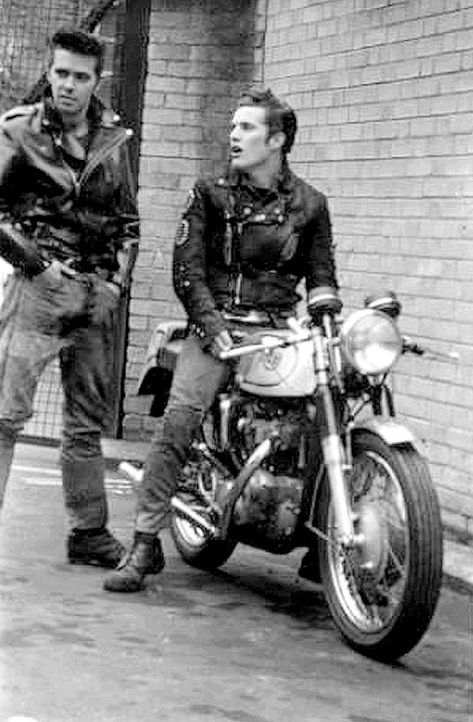 Greaser Aesthetic, Mode Rockabilly, Guitar Play, Boy Bike, The Yardbirds, Biker Aesthetic, Led Zep, James Patrick, Vintage Biker