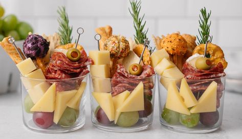 Charcuterie Cups | Save-On-Foods Charcuterie Board Display, Kersfees Idees, Salad Appetizer Cups, Charcuterie Cups, Appetizer Display, Save On Foods, Elegant Appetizers, Favor Cups, Charcuterie Inspiration