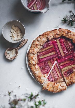 Rhubarb almond galette Rhubarb Galette, Call Me Cupcake, Rhubarb Tart, Rhubarb Pie, Rhubarb And Custard, Rhubarb Recipes, Shortcrust Pastry, Sweet Pie, Snow Globe