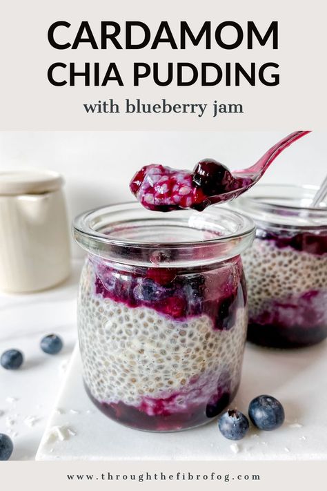 Cardamom chia pudding with blueberry jam - a fun and very healthy breakfast idea or mid-afternoon snack, combining chia seeds, cardamom, non-dairy milk, blueberries and maple syrup. Vegan, gluten free and low histamine breakfast idea. Plum Chia Pudding, Cardamom Chia Pudding, Fall Chia Pudding, Chia Puddings, Chia Pudding Recipes Healthy, Chia Recipes, Healthy Breakfast Idea, Seed Recipes, Seeds Benefits