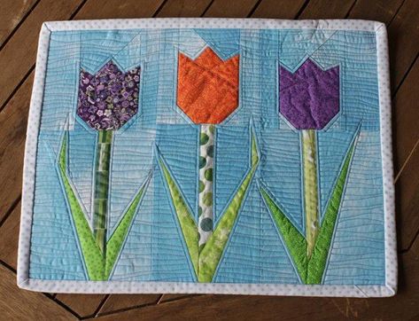 Word Quilts, Quilted Items, Paper Piecing Tutorial, Spring Butterfly, Stained Glass Quilt, Pieced Quilts, Spring Quilts, Creative Sewing, Flower Quilts