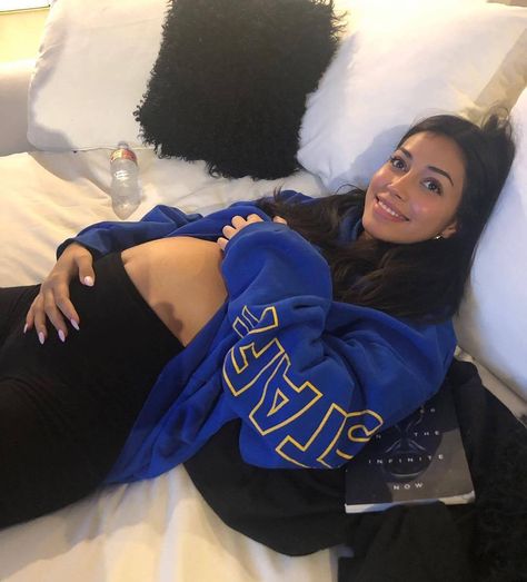 Cindy Wolfie, Hypebeast Women, Pregnancy Belly Photos, Highsnobiety Fashion, Aesthetic Outfits Men, Cindy Kimberly, Arab Women, Pregnant Belly, The Goal