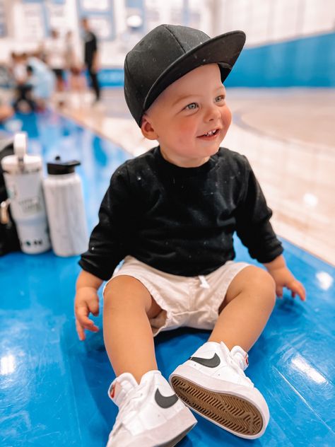 Toddler Nike Outfits Baby Boy, Nike Shoes For Kids, Toddler Boy Outfit Ideas, Toddler Nike Outfits, Nike Baby Clothes, Boy Outfit Ideas, Boy Outfits Aesthetic, Toddler Boy Outfit, Nikes Nike