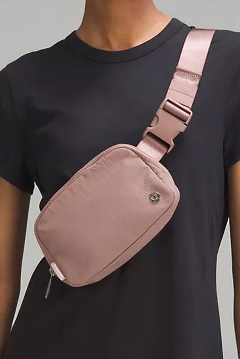 Womens Crossbody Bag Casual, Popular Crossbody Purses 2023, Trendy Crossbody Belt Bag For Errands, Women’s Crossbody Bag, Crossbody Purse 2023, Trendy Crossbody Bags 2023, Trendy Crossbody Bags, Sporty Crossbody Bag For Everyday Use, Trendy Pink Crossbody Chest Bag