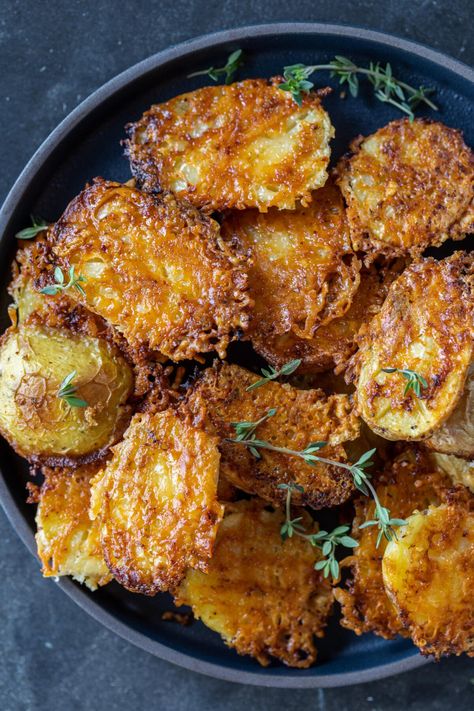 Parmesan Crusted Potatoes (4 Ingredient) - Momsdish Chicken Parmesan Recipe Air Fryer, Air Fryer Chicken Parmesan Recipe, Chicken Parmesan Recipe Healthy, Air Fryer Chicken Parmesan, Crusted Potatoes, Potato Ideas, Crispy Parmesan Potatoes, Parmesan Crusted Potatoes, Recipe Air Fryer