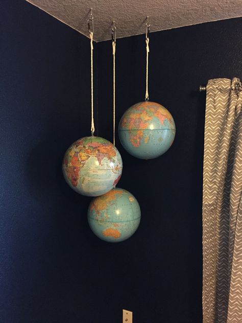 Room Decor Travel Theme, Geography Bedroom Decor, Stem Bedroom Ideas, World Globe Display, World Travel Bedroom Theme, Geography Themed Bedroom, Geography Room Decor, Travel Theme Bedroom Ideas, Explorer Theme Bedroom