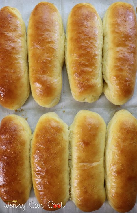 Diy Hot Dog Buns Easy, Quick And Easy Hot Dog Buns, Bread Maker Hot Dog Buns, Sub Buns Homemade, Hot Dog Bread Roll, Quick Hot Dog Buns, Easy Hot Dog Bun Recipe, Diy Hot Dog Buns, Hot Dog Bun Recipes