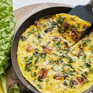 Chard Frittata, Mushroom And Swiss, Mushroom Frittata, Healthy Egg Recipes, Cheese Frittata, Sundried Tomato, Frittata Recipes, Weekend Breakfast, Good Healthy Snacks