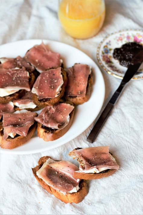 Prosciutto Bruschetta, Fig Prosciutto, Fig Butter, Mascarpone Recipes, Ketosis Recipes, Toasted Baguette, Italian Street Food, Italian Wines, Gelatin Recipes