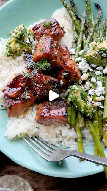 Tieghan Gerard on Instagram: "Spicy Honey Balsamic Salmon Bowls with the yummiest lemony avocado herb and feta salad. The sauce reduces around the salmon and get’s a little sticky. YUM! Then rice underneath it all. Of course (: 

⅓ cup balsamic vinegar
4 tablespoons honey
2 tablespoons tamari/soy sauce
2 cloves garlic, chopped
1 teaspoon dried thyme
1 teaspoon dried oregano
chili flakes
4 filets (4-6 ounce) salmon, cut into bite-size chunks
1 bunch asparagus, ends trimmed
2 tablespoons olive oil or sesame oil
salt and black pepper
2 avocados, diced
2 tablespoons lemon juice
2 tablespoons toasted nuts/seeds
½ cup mixed herbs, chopped I use dill and basil
½ cup crumbled feta

https://www.halfbakedharvest.com/honey-balsamic-salmon-bowls/" Honey Balsamic Salmon, Balsamic Salmon, Salmon Bowls, Tieghan Gerard, Salmon Bowl, Honey Balsamic, Dried Thyme, Spicy Honey, Half Baked