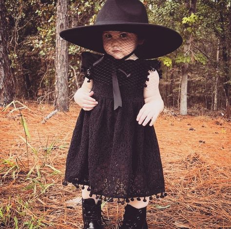 Gothic Maternity Clothes, Goth Baby Aesthetic, Goth Maternity Outfits, Goth Pregnancy Outfits, Reby Hardy, Gothic Baby Clothes, Goth Family, Gothic Nursery, Baby Lovie