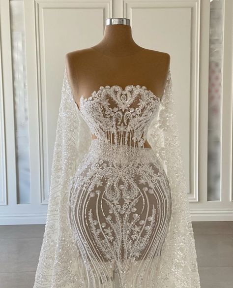 Elegant Lace Wedding Dress, Arm Cast, Wedding Dress Bustle, Pretty Wedding Dresses, Wedding Veils Lace, Fancy Wedding Dresses, Cute Wedding Dress, Fancy Wedding, Dream Wedding Ideas Dresses