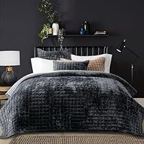 Black Bedspread, Velvet Bedding, King Size Comforter Sets, Velvet Comforter, Velvet Bedding Sets, Quilted Velvet, Bed Quilt Cover, Velvet Quilt, Velvet Bed