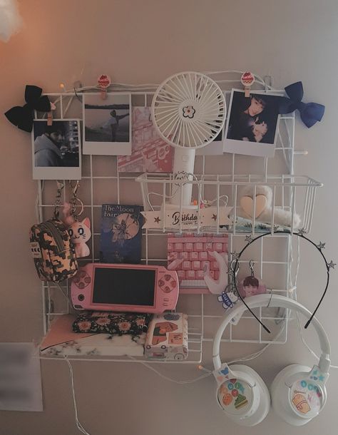 Aesthetic wall white grid seventeen kpop♡•°~ Seventeen White Aesthetic, Wall Grid Aesthetic, Seventeen White, Headphones Pink, Wall Grid, Kpop Seventeen, Grid Wall, Moon Fairy, Pink Kawaii