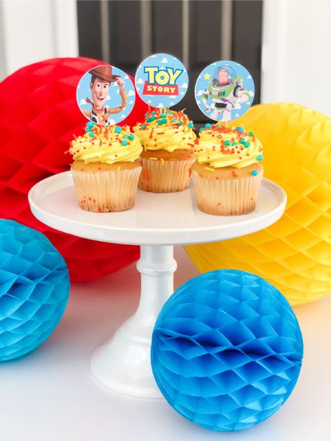 Toy Story Cake With Cupcakes, Toy Story Cake And Cupcakes, Buzz And Woody Cupcakes, Toy Story Cupcakes Diy, Easy Toy Story Cupcakes, Toy Story Cupcake Ideas 2nd Birthday, Toy Story Themed Cupcakes, Two Infinity And Beyond Cupcakes, Small Toy Story Cake