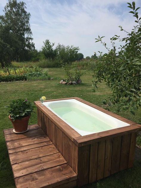 Outdoor Hot Tub, Outdoor Bathtub, Outdoor Bathroom Design, Outdoor Tub, Outdoor Baths, Outdoor Bath, Front Yard Landscaping Plans, Front Yard Landscaping Simple, Outdoor Bathrooms