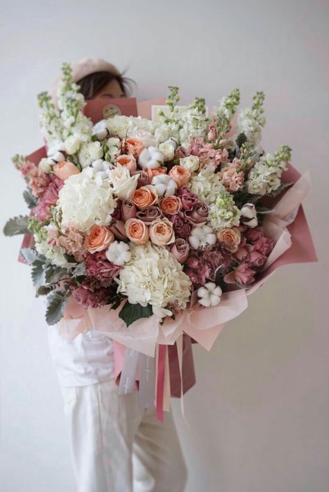 Roses Bouquet Gift, Luxury Bouquet, Large Bouquet, Wedding Flower Design, Luxury Flower Bouquets, Large Flower Arrangements, Boquette Flowers, Beautiful Bouquets, Flower Boutique