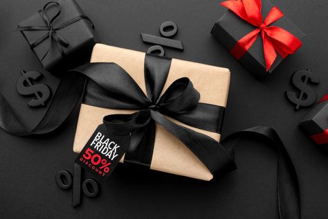 Free Photo | Black friday sales assortment with gifts Black Friday Shopping Bags, White Friday, Friday Day, Inside Shop, Black Friday Sales, Back Friday, Light Blue Background, Black Friday Shopping, Free Photo