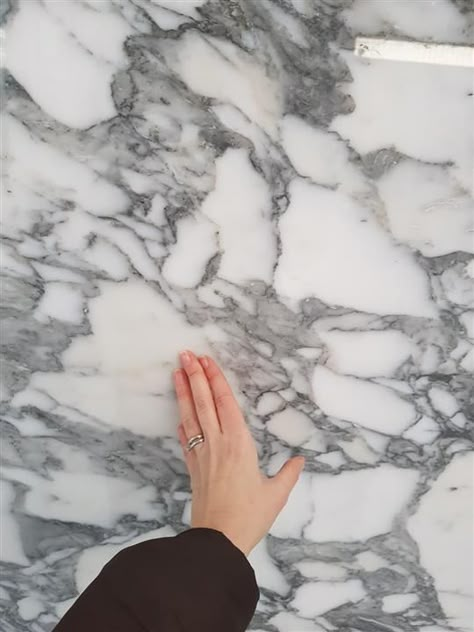 Arabescato Vagli Marble Kitchen, Arabescato Carrara Marble, Best Marble For Kitchen, Calacatta Arabescato Kitchen, Arabescato Marble Fireplace, Kitchen Carrara Marble, Walnut Marble Bathroom, Calacatta Backsplash Kitchen, Carrara Kitchen Countertops