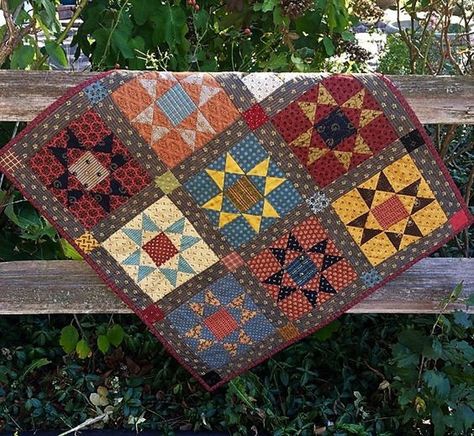 Mini Patchwork, Small Quilt Projects, Stars Quilt, Country Quilts, Scrap Quilt Patterns, Miniature Quilts, Fall Quilts, Star Quilt Patterns, Doll Quilt